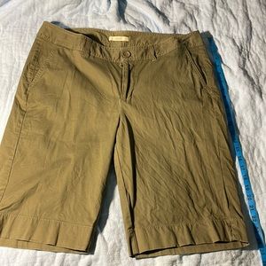 Womens sz 16 Bermuda shorts